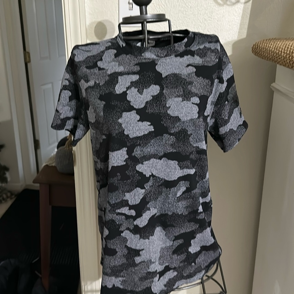 Lululemon Camouflage, black and grey t shirt.